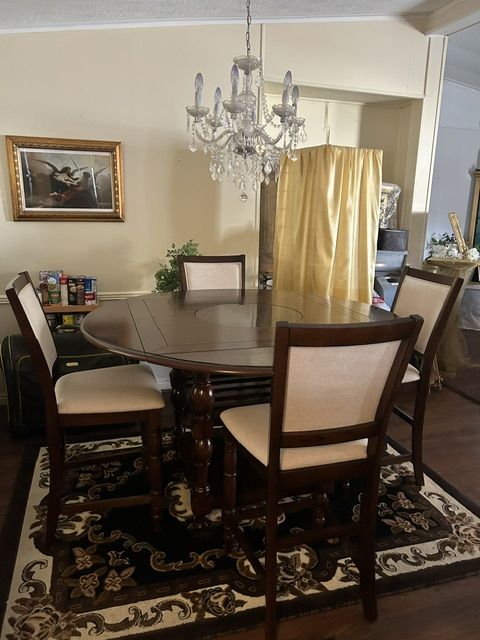 Exceptional large circular diing table