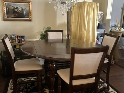 Exceptional large circular diing table