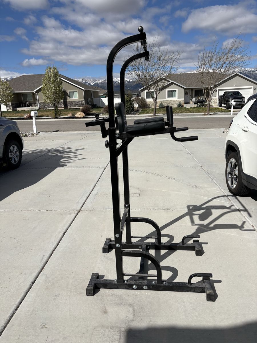 Power Tower Pull-up Bar Station