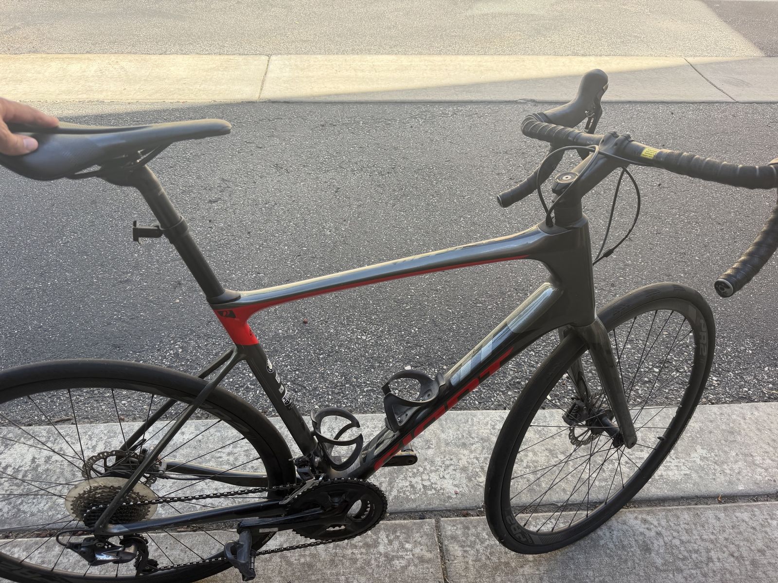 Road bike: Giant Defy Advanced