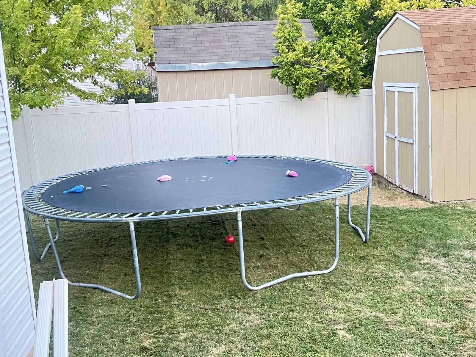 Outdoor Round Trampoline with Galvanized Steel Frame
