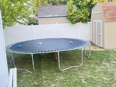 Outdoor Round Trampoline with Galvanized Steel Frame