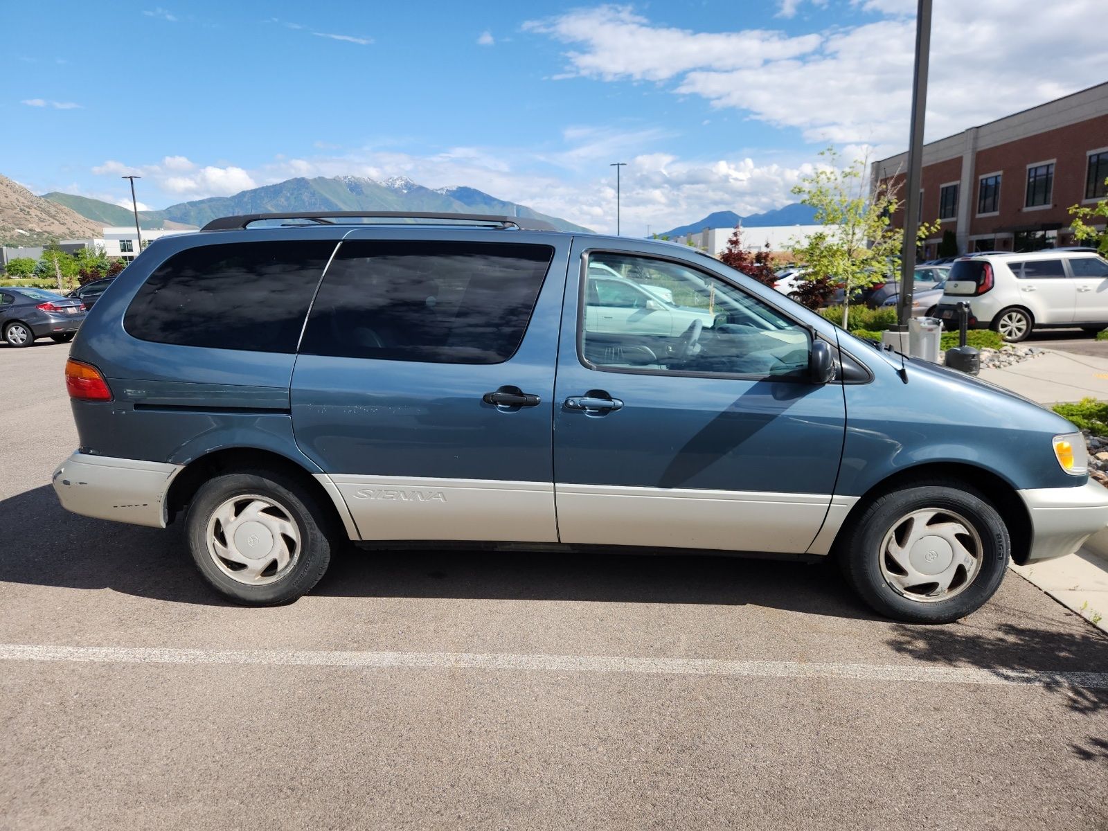 2000 Toyota Sienna 