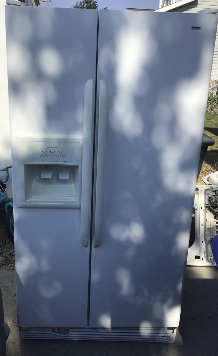 Very clean Kenmore Side-by-Side Refrigerator with Water & Ice Dispenser - White. Includes free delivery!