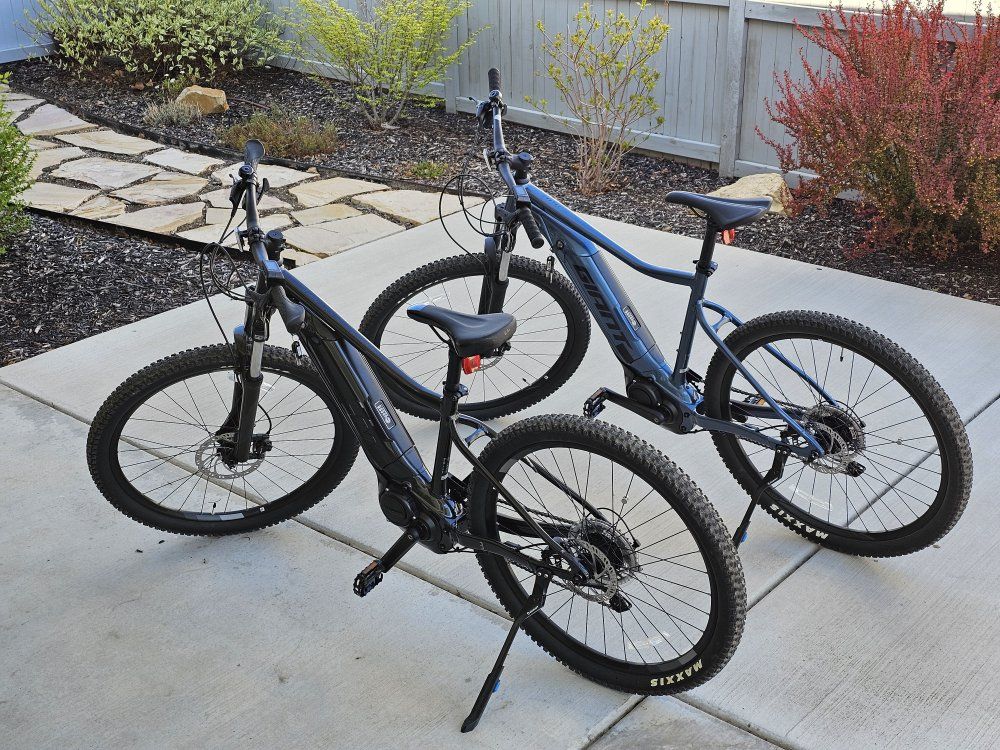 Giant E-Bikes & Thule 4-bike hitch rack
