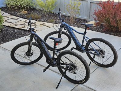 Giant E-Bikes & Thule 4-bike hitch rack