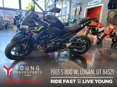 2024 Kawasaki Z900 ABS Metallic Spark Black/Metallic Matte Dark Gray