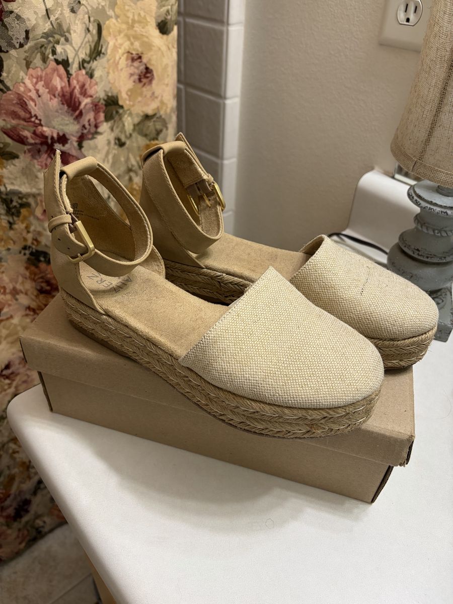 Naturalizer Women's Beige Canvas Espadrille Platform Sandals Ankle Strap Size 8.