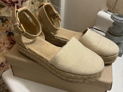 Naturalizer Women's Beige Canvas Espadrille Platform Sandals Ankle Strap Size 8.
