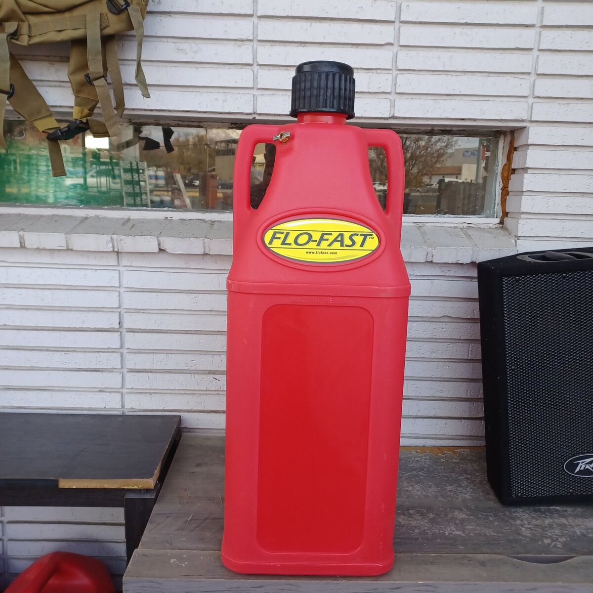 10.5 gallon fluid/ gas container