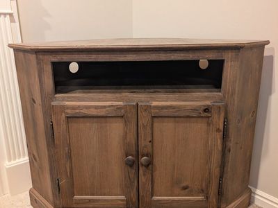 Corner TV Stand