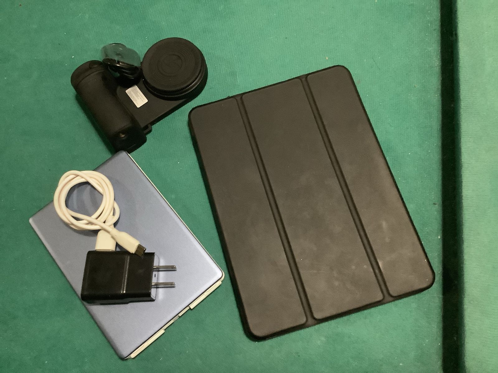 Creativity Trio / Keyboard, Selfie Light, and Case