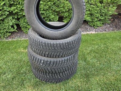 4 x Laufenn Studded Snow Tires for Toyota RAV4 (R17)