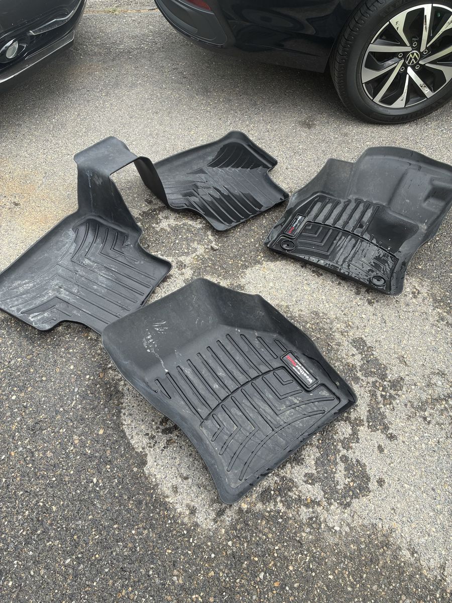 WeatherTech All-Weather FloorLiners Set - Black 2024 Jetta