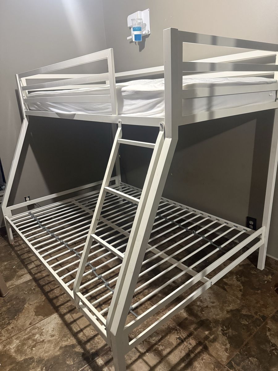 Bunk bed 