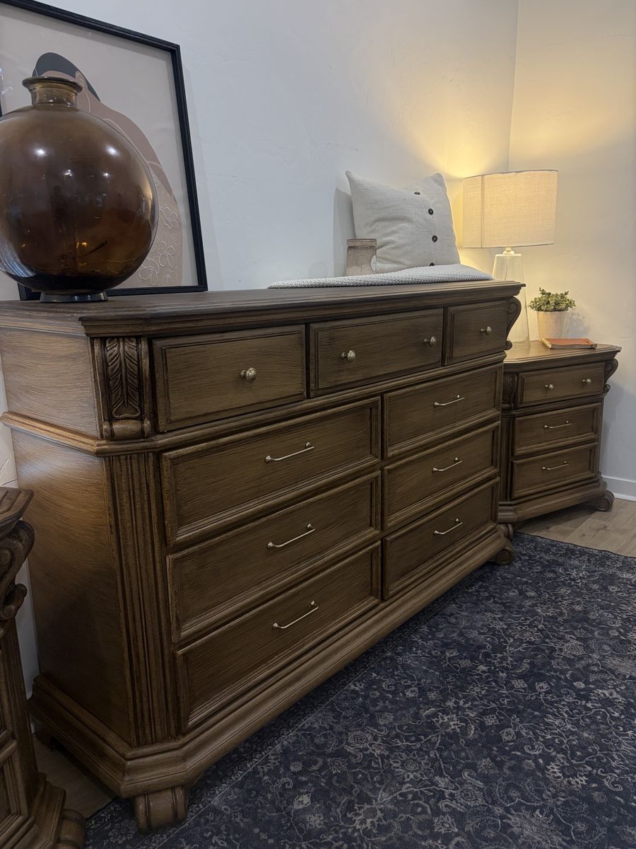 XXL Broyhill pottery barn style dresser set