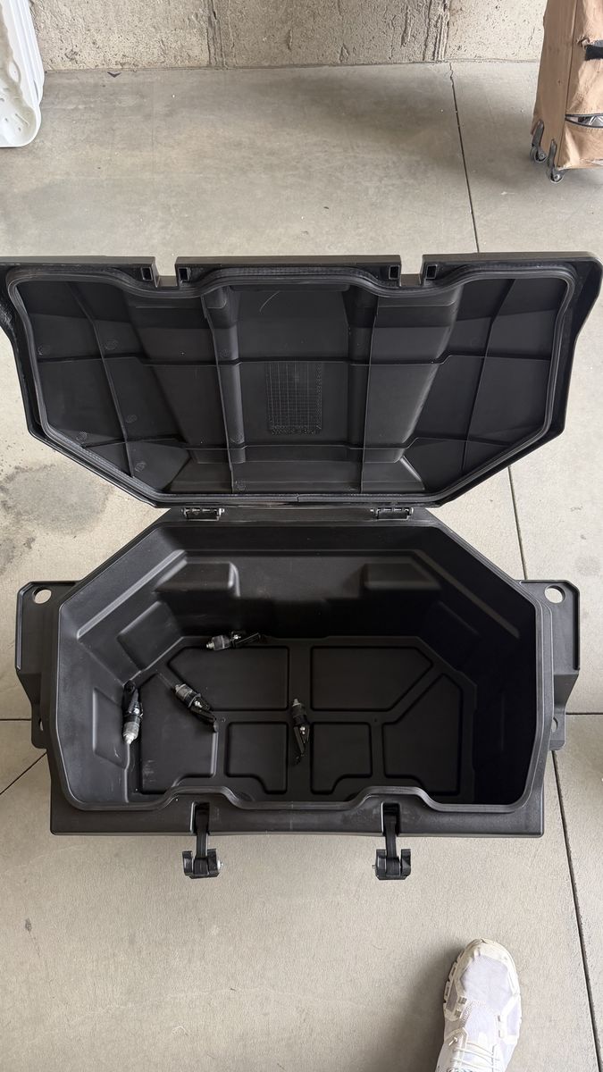 Polaris  lock and ride front cargo box