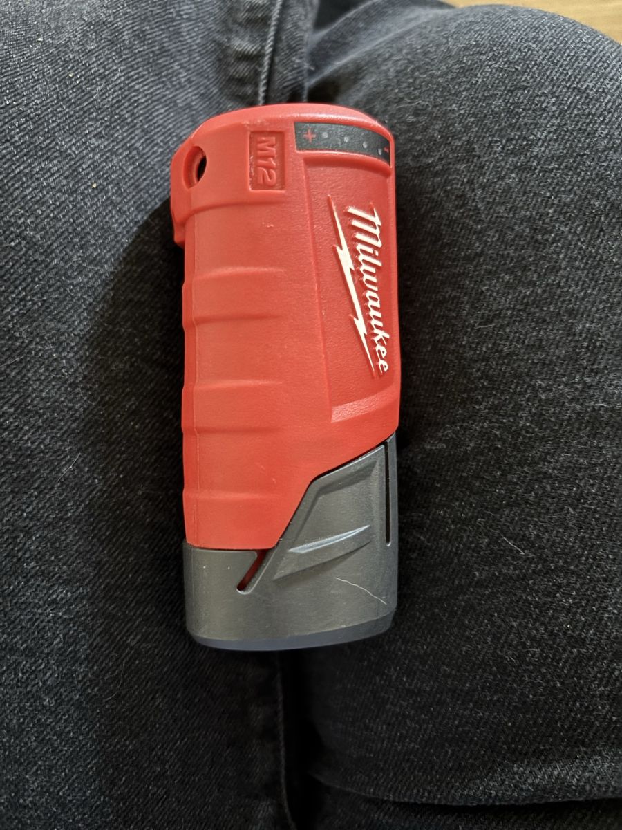 Milwaukee M12 Cordless Lithium-Ion Compact Power Source Charger (2.5 Ah) 2310-20