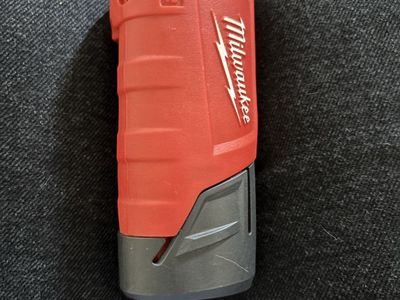 Milwaukee M12 Cordless Lithium-Ion Compact Power Source Charger (2.5 Ah) 2310-20