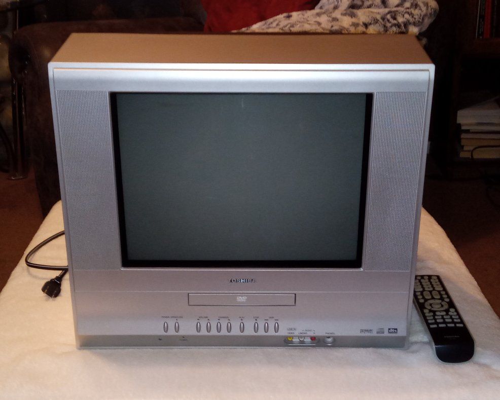 Toshiba MD14F11 14" Flat CRT TV/DVD Combo - Perfect for Retro Gaming! Excellent Condition w/ Remote