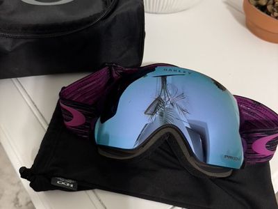 Oakley Flight Deck M Snow Goggles — Purple Haze / Prizm Snow Sapphire Iridium