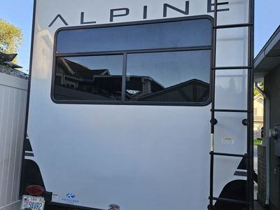 2024 avalanche by Alpine 34ft 9inches 5thwheel