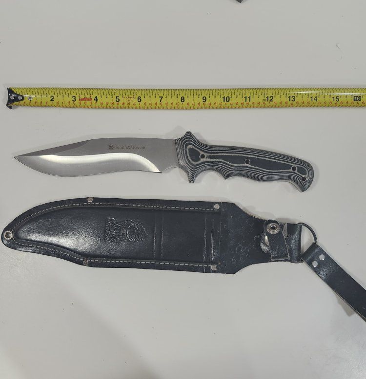 Bowie/Skinning Fixed Blade Knives w/ Sheath