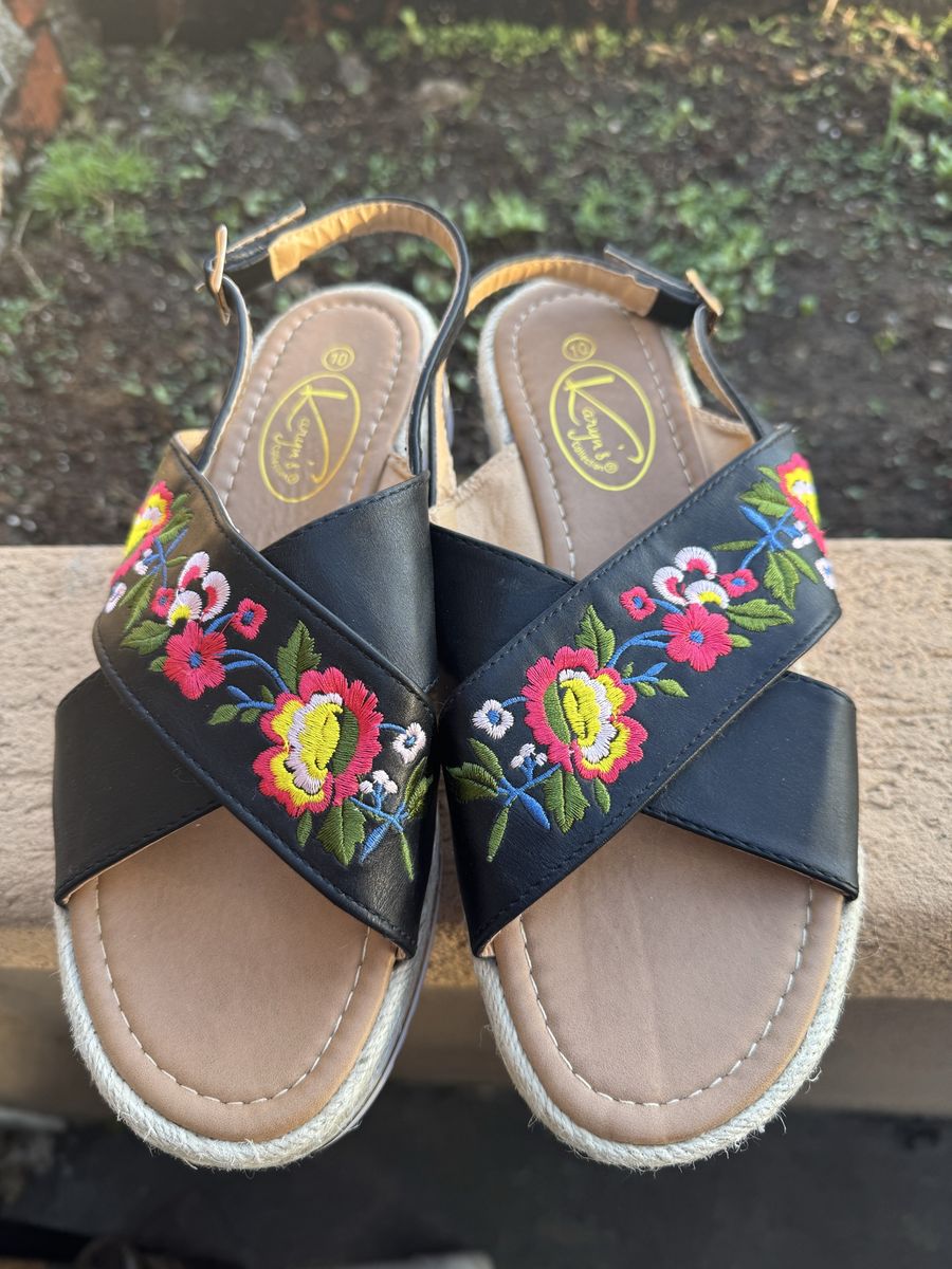 Karyn’s Collection Women  leather Mexican huaraches. Size 10