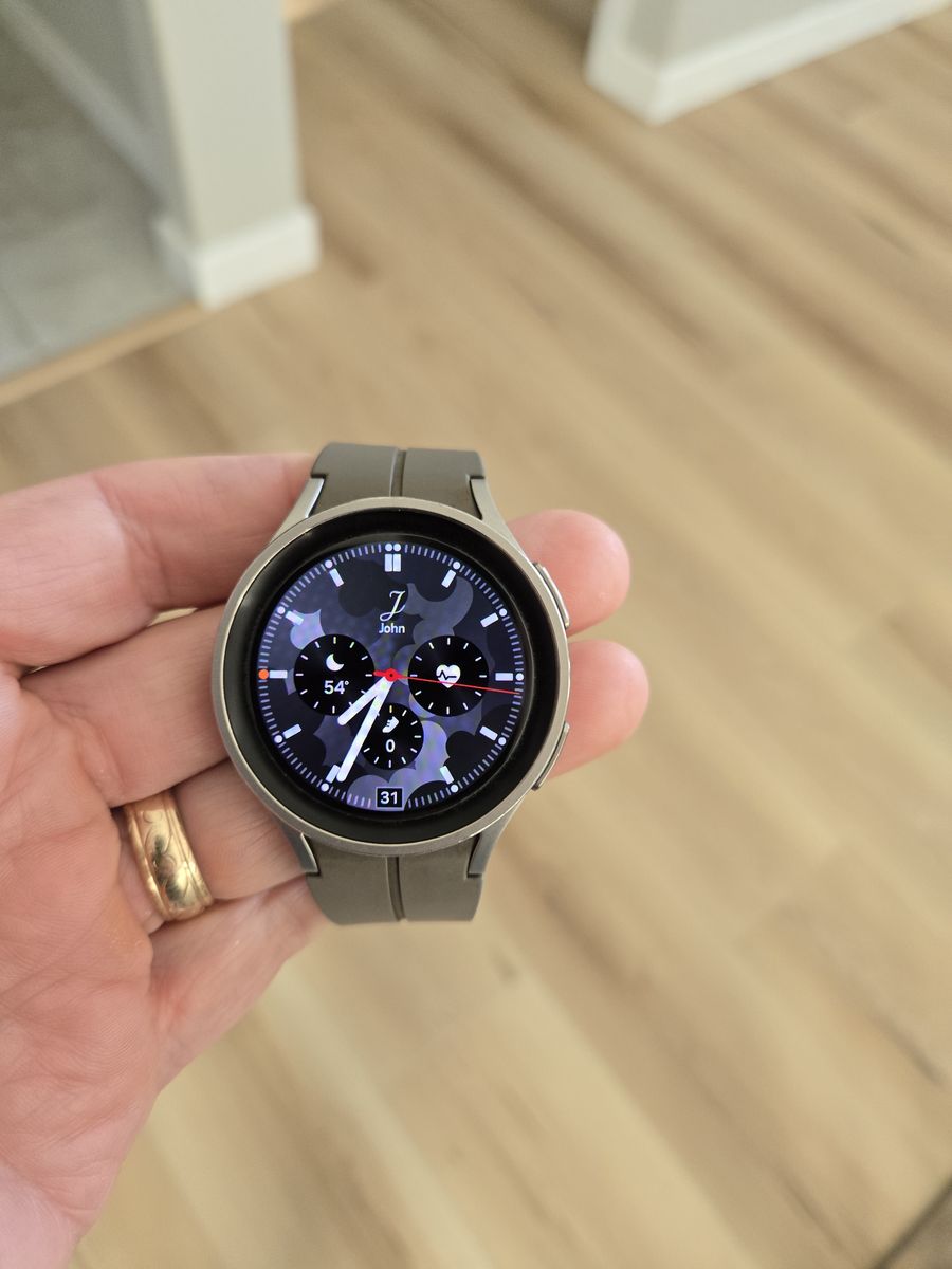 Samsung Galaxy Watch 5 Smartwatch Titanium Gray with Active Band