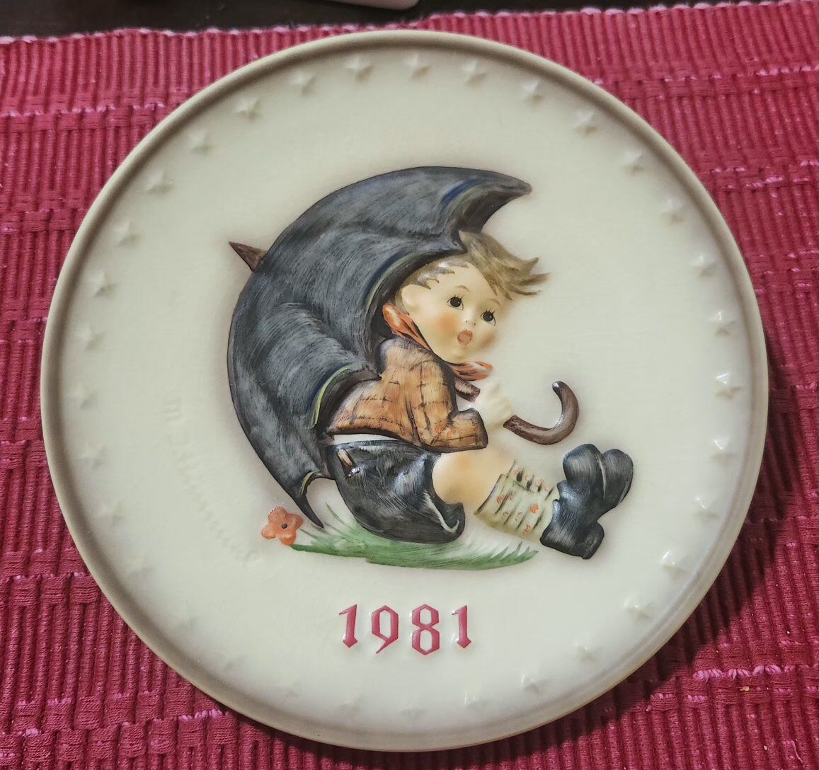 VINTAGE HUMMEL PLATE UMBRELLA BOY