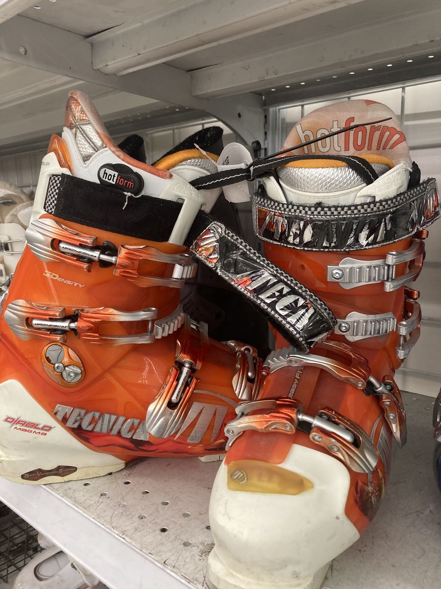 Tecnica Attiva Vento 8 Womens ski boot