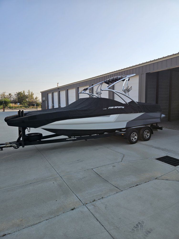 2007 MB Sports F23 Tomcat Surf Boat