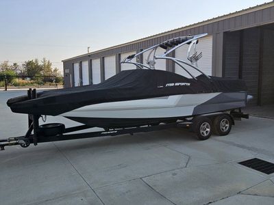 2007 MB Sports F23 Tomcat Surf Boat