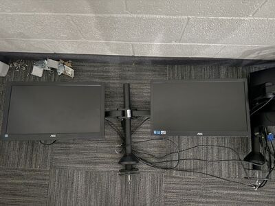 Computet Minitors WIth Stand