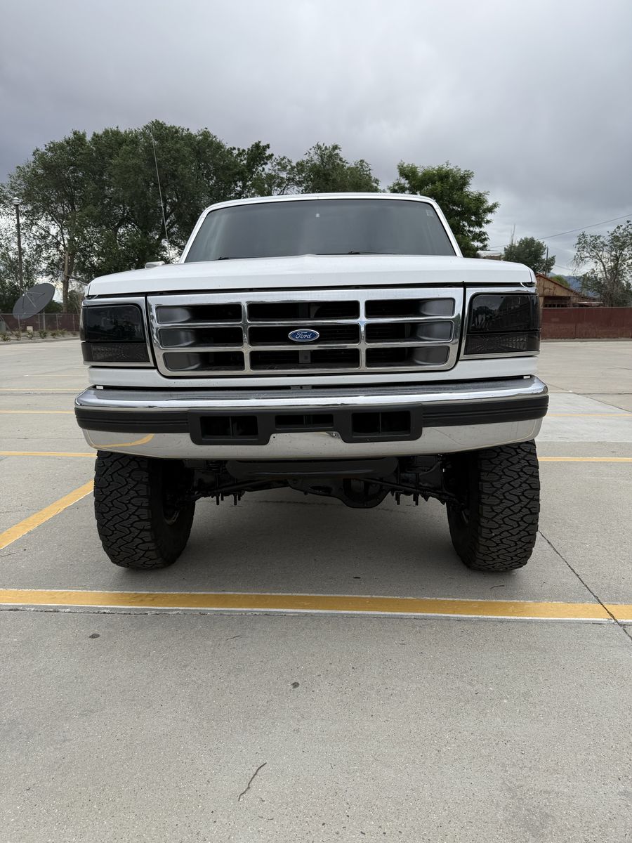 Ford F-250 1997 White 4x4 Pickup Truck - Used