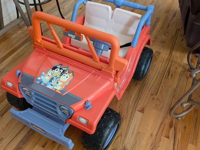 12V Bluey 4-Wheeler Ride-on, Battery Powered Car for Kids with Sounds