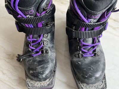 Classic Backcountry Leather Boots