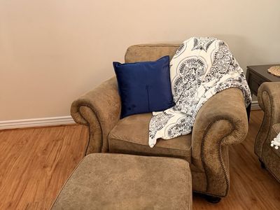 Oversized chair w/ Ottoman