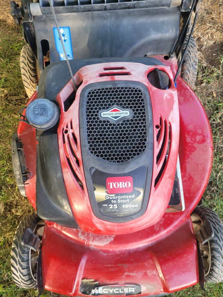 Toro Recycler 22" 190cc Briggs & Stratton Gas Self-Propelled Walk-Behind Lawn Mower