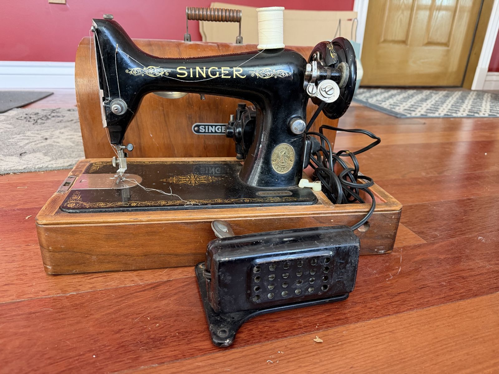 1920's Vintage Singer BT7 Sewing Machine