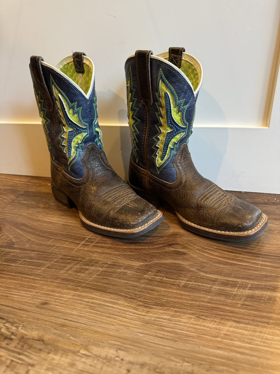 Ariat boots size 12 kids