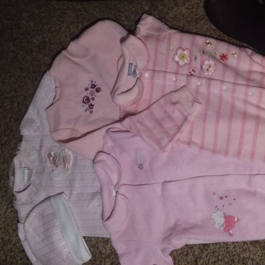 PRETTY IN PINK..4 "FLEECEY" PAJAMAS 6-9 MOS.