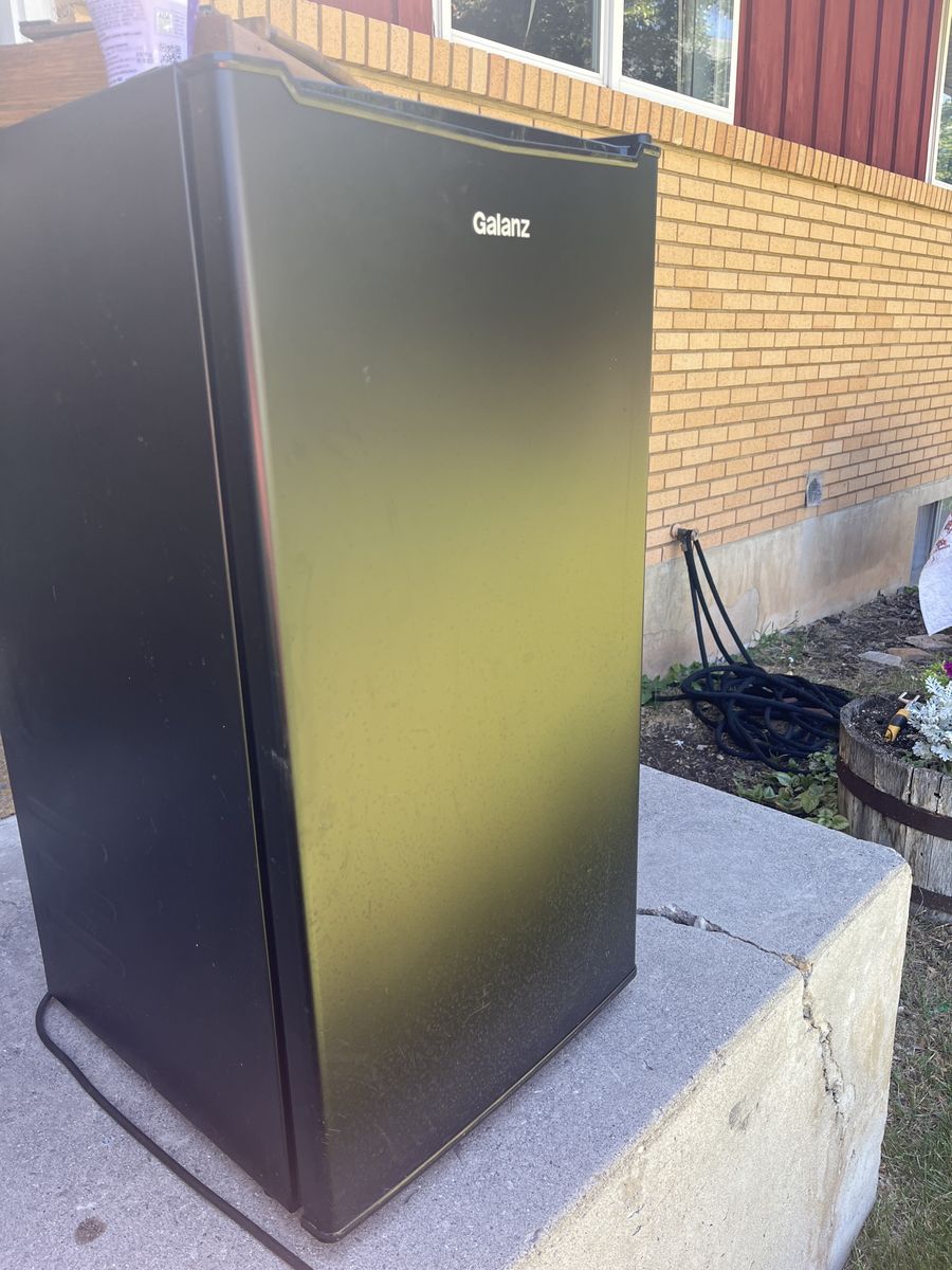 Mini fridge