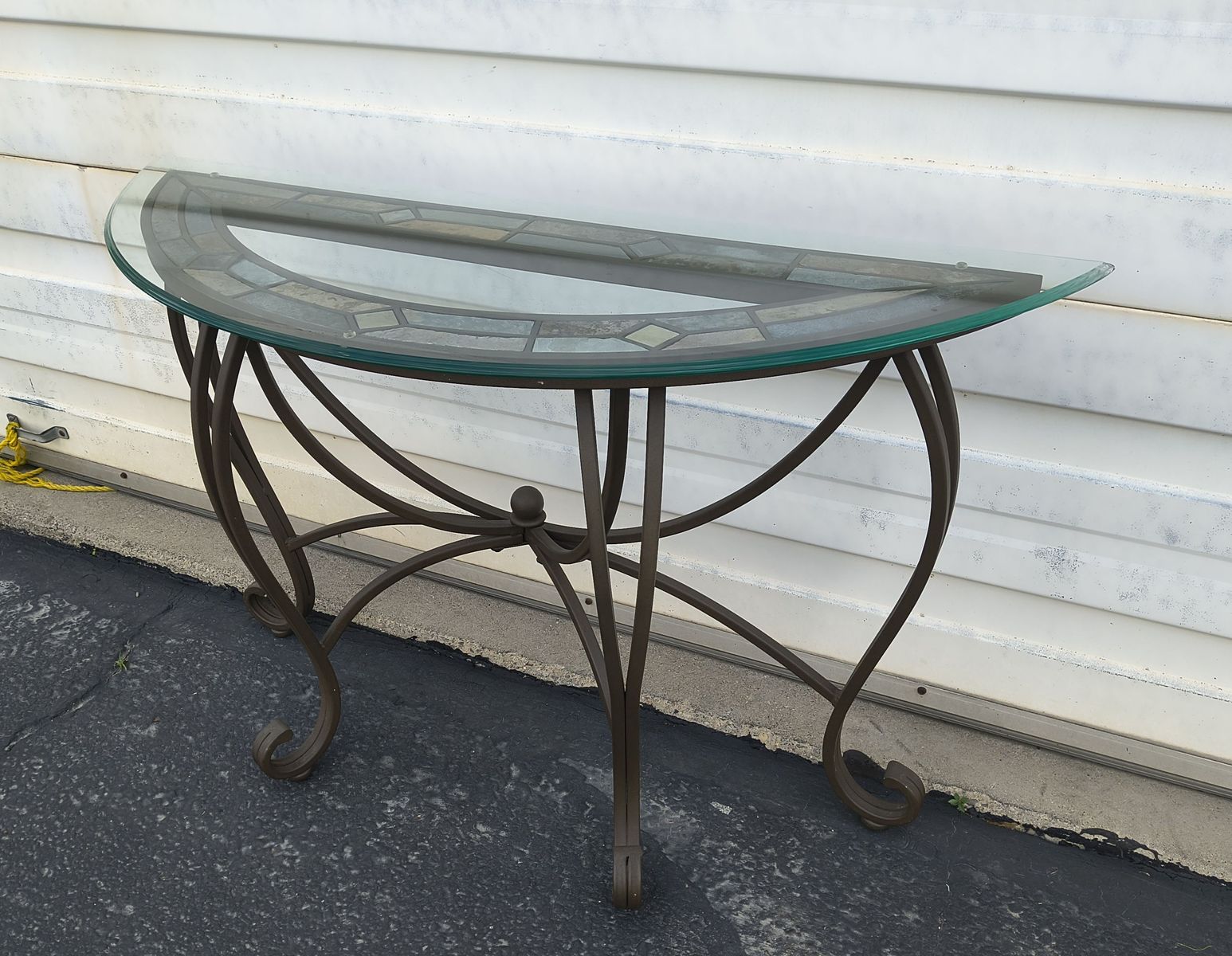 Beautiful Indoor / Outdoor Accent Table