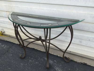 Beautiful Indoor / Outdoor Accent Table