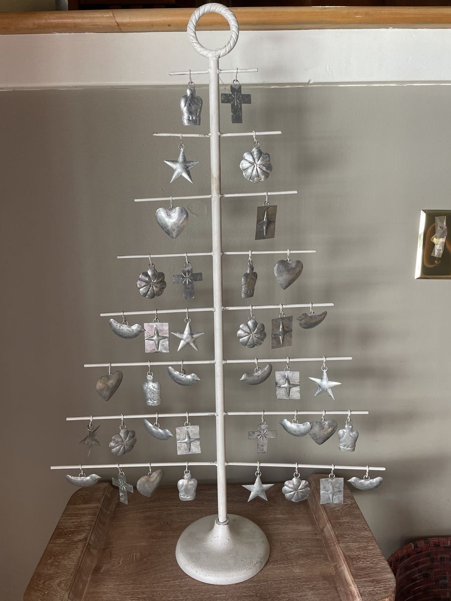 Milagro Charm Iron Tree