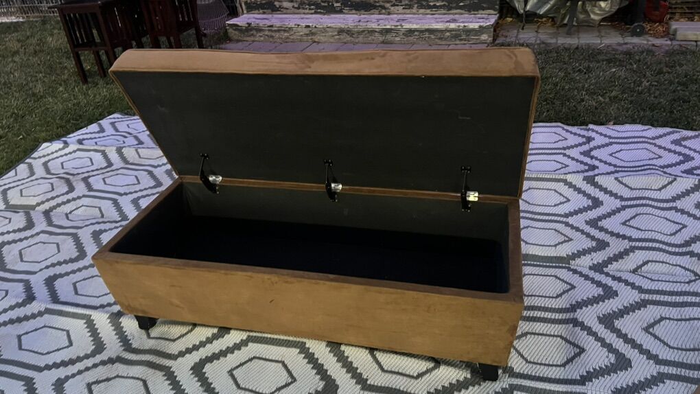Velvet Brown Syorage Chest