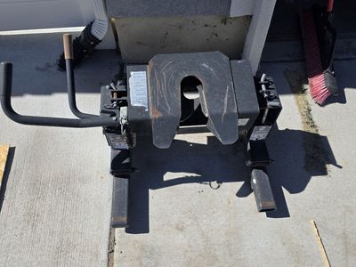 Fifth Wheel Hitch - Heavy-Duty RV/Trailer Towing