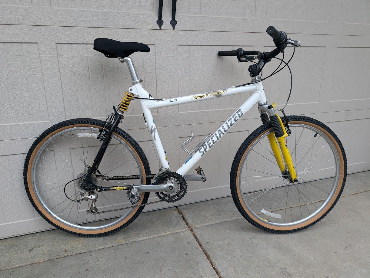 Specialized Ground Cont. Rock Shox, new tires, Size M