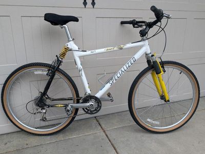 Specialized Ground Cont. Rock Shox, new tires, Size M